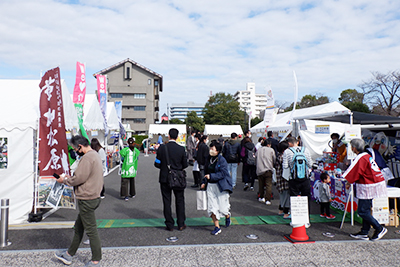 観光交流物産展の様子1