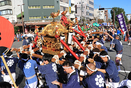 神輿の渡御２