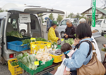 輪之内軽トラ朝市の写真