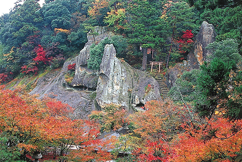 那谷寺境内1